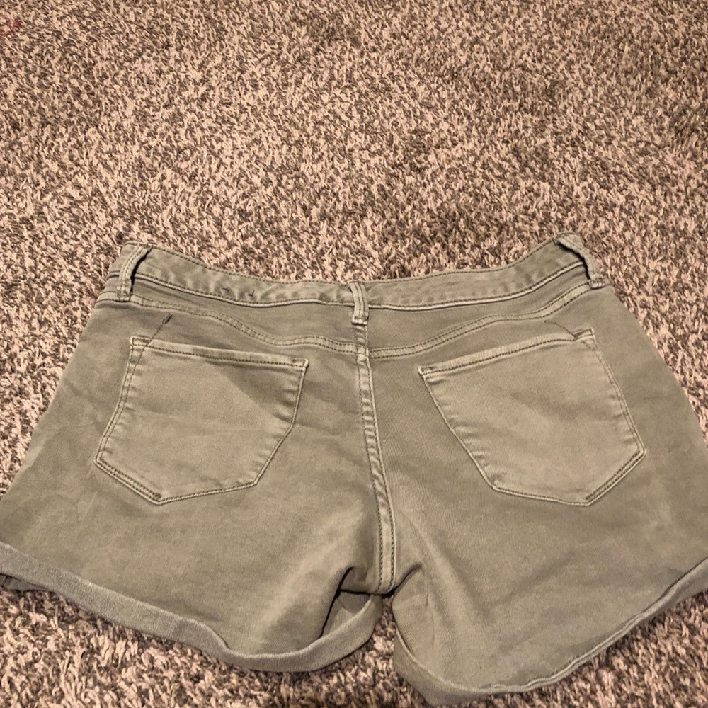 Universal Thread Shorts - Picture 3 of 3